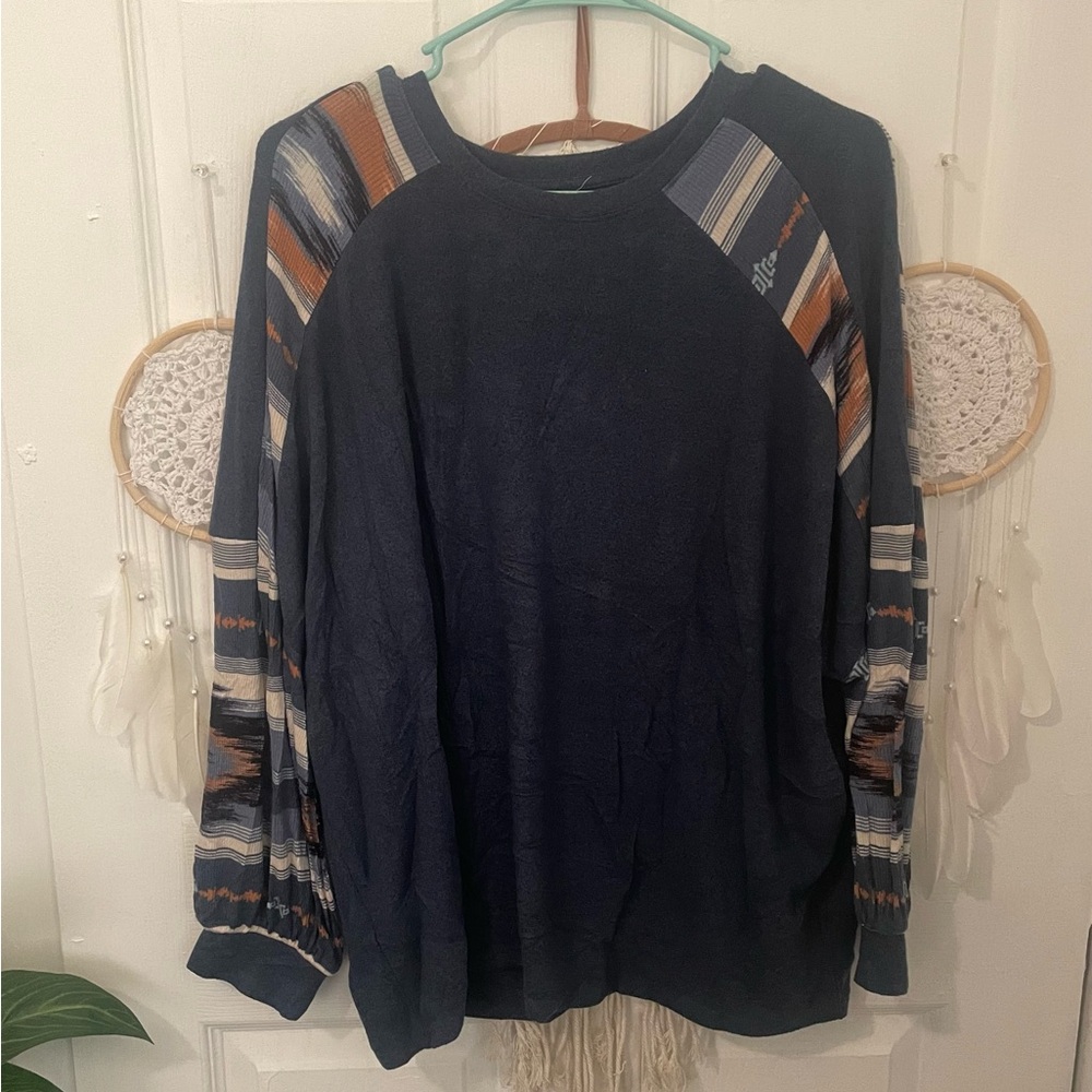 MAURICES NAVY AND AZTEC RAGLAN BLOUSE